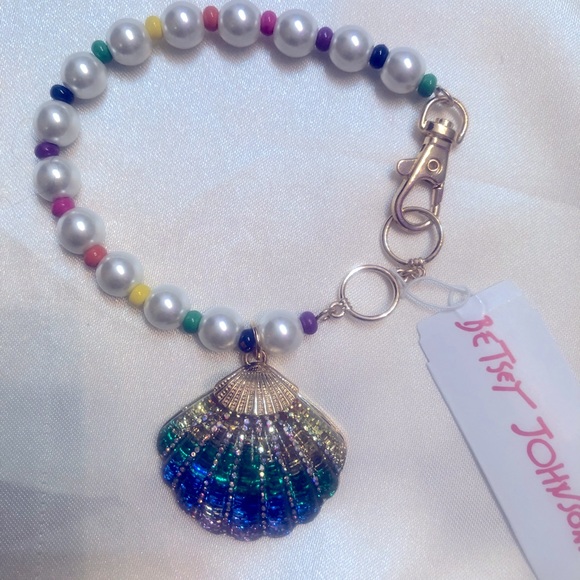 Betsey Johnson Gold Tone & Faux Pearl Betsey’s Beach Bracelet Seashell Charm NWT - Picture 12 of 12